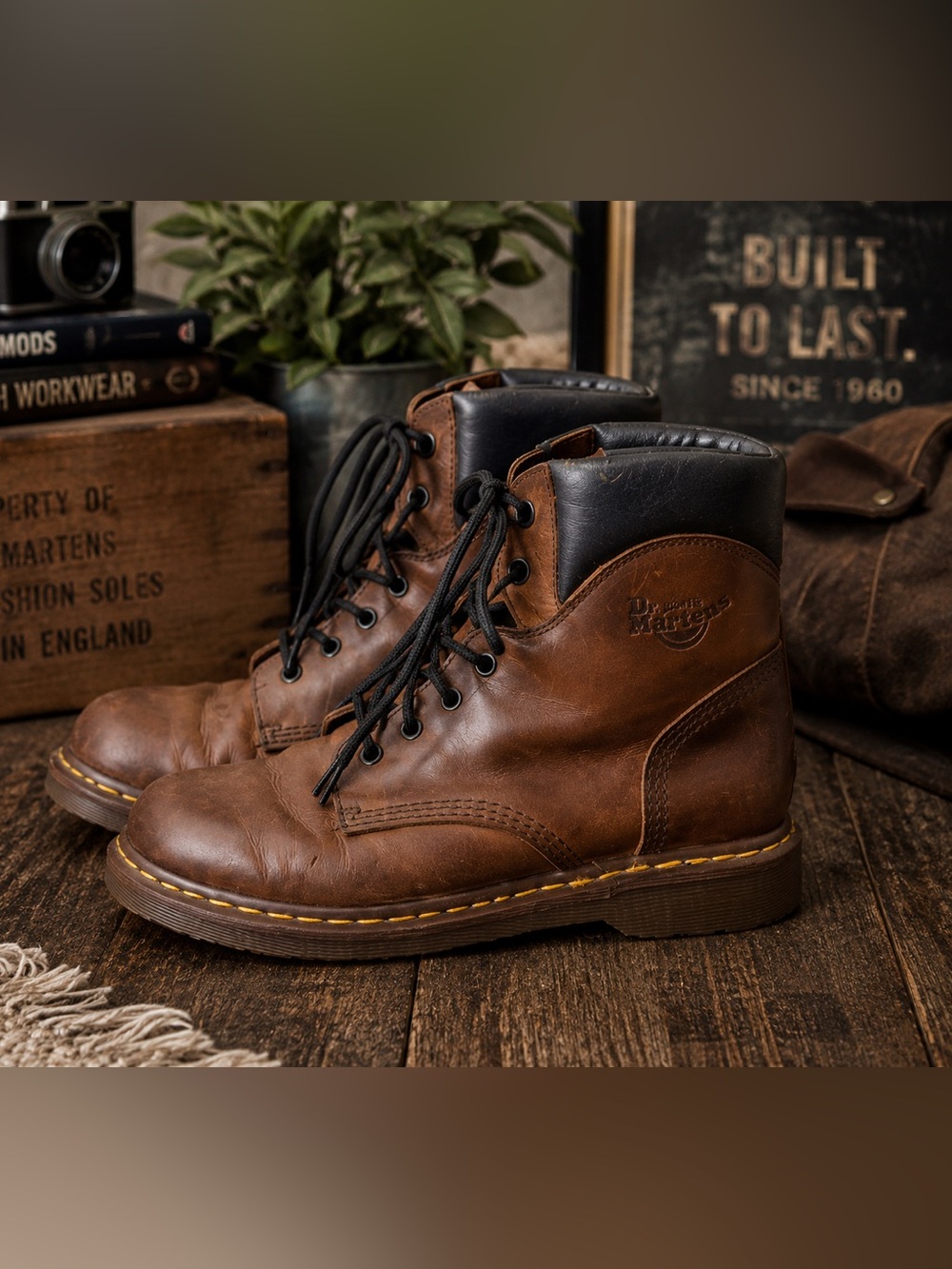 Dr. Martens Made In England 8 Eye Leather Boots Brown Padded Collar Men’s US 11